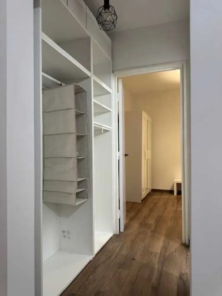 Inchiriez apartament 2 camere Doamna Ghica - Proprietar, ofer spre inchiriere apartament cu 2 camere. Adresa: Soseaua Colentina, nr.45 (vizavi de complexul Rose Garden) Apartamentul este recent renovat (dormitorul si livingul sunt noi) si este foarte curat si intr-o zona foarte buna, aproape de multe puncte de interes: Mall Veranda, Metrou Obor, Parc Plumbuita, Parc Tei, Kaufland, Profi. Apartamentul este foarte spatios si dispune de debara, dressing si toate electrocasnicele necesare. An constructie: 1974 Bloc reabilitat termic. Semidecomandat Etaj 1 Suprafata: 55 mp (balcon inchis cu geam termopan) Se percepe o chirie avans + o chirie garantie. Posibilitatea de mutare incepand cu 10.11.2024