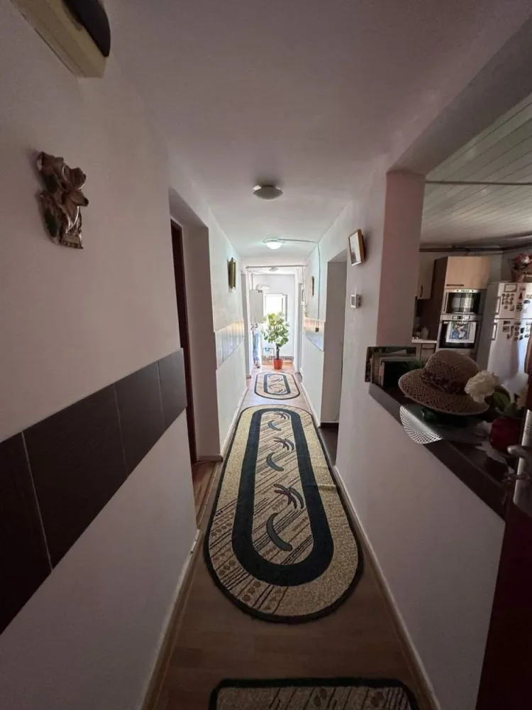 P.F. Casă Copou. 169000€. - Casă în zona Sărărie: 1 Living, 2 dormitoare, 1 bucătărie, 1 baie, terasa, 2 magazii. Suprafața casa 83mp. Suprafața teren 366mp. Curent electric, internet, canalizare prin fosa cu posibilitatea de racordare la rețeaua stradală, geamuri termopan, centrala gaz. Construita 1955, renovată complet în anul 2000. Preț 169000€. Negociabil! Tel 07******99