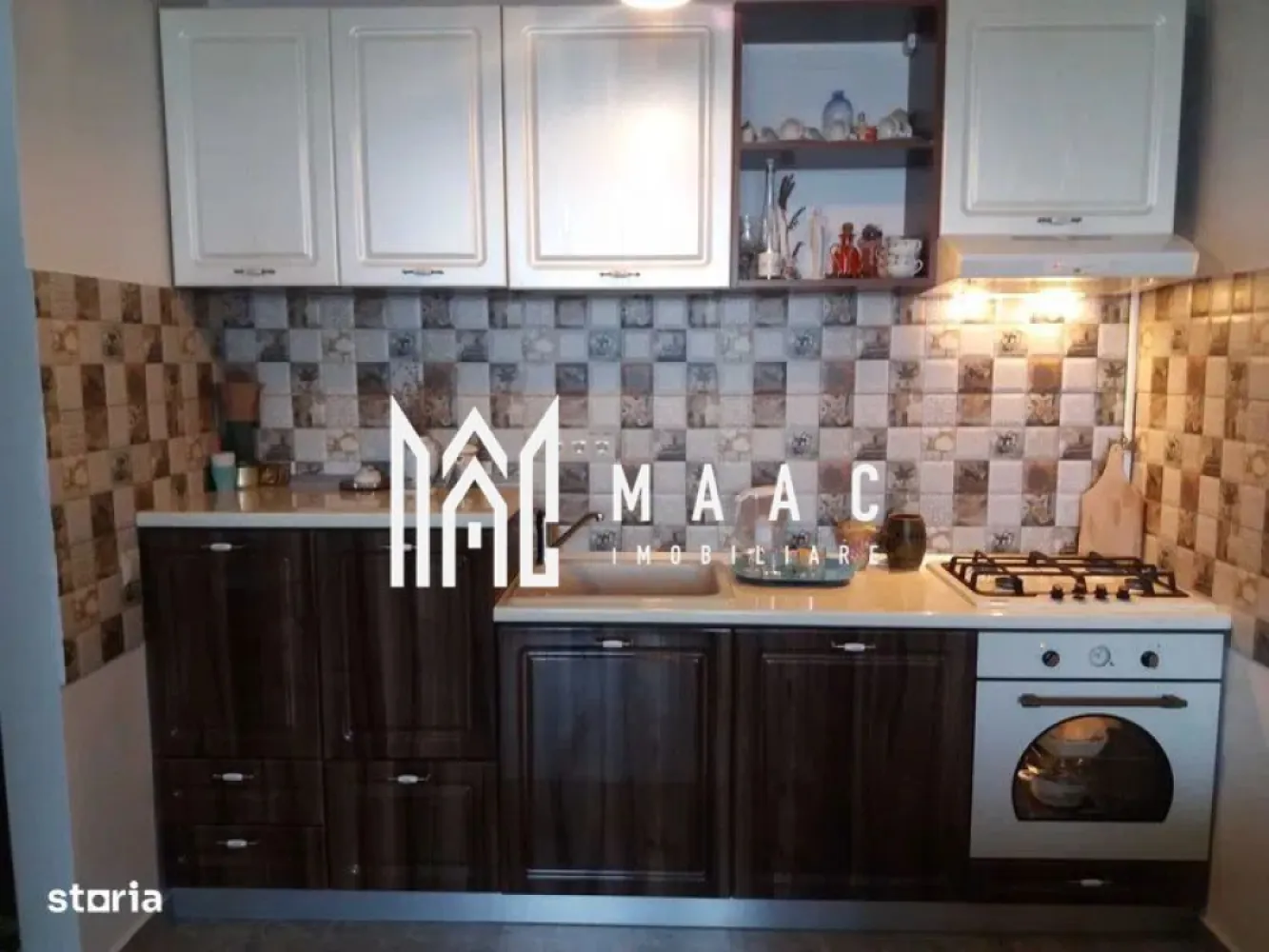 Apartament 2 camere | 42 MPU | Etaj 10 | Balcon tip logie | Doamna Stanca - MAAC Imobiliare vă propune spre vânzare un apartament cu 2 camere, situat la etajul 11 din 11, într-un imobil dotat cu lift. Detalii proprietate: Suprafață utilă: 42 mp Compartimentare practică: • Dormitor cu dressing încorporat • Living spațios cu acces pe logie • Bucătărie open-space, complet mobilată și utilată • Baie cu cadă și mașină de spălat • Logie închisă, accesibilă din dormitor și din living Dotări și beneficii: Apartament mobilat și utilat complet Centrală termică proprie Tâmplărie REHAU cu geam termopan Izolație termică exterioară cu polistiren de 10 cm Lift funcțional și bloc bine întreținut Localizare: Proprietatea se află într-o zonă cu acces rapid la magazine, piață, Dedeman, Shopping City Sibiu și alte puncte de interes. Apartamentul este ideal atât pentru locuit, cât și pentru investiție. Pentru mai multe detalii și pentru programarea unei vizionări, vă rugăm să specificați ID-ul anunțului: CP2759117 }}