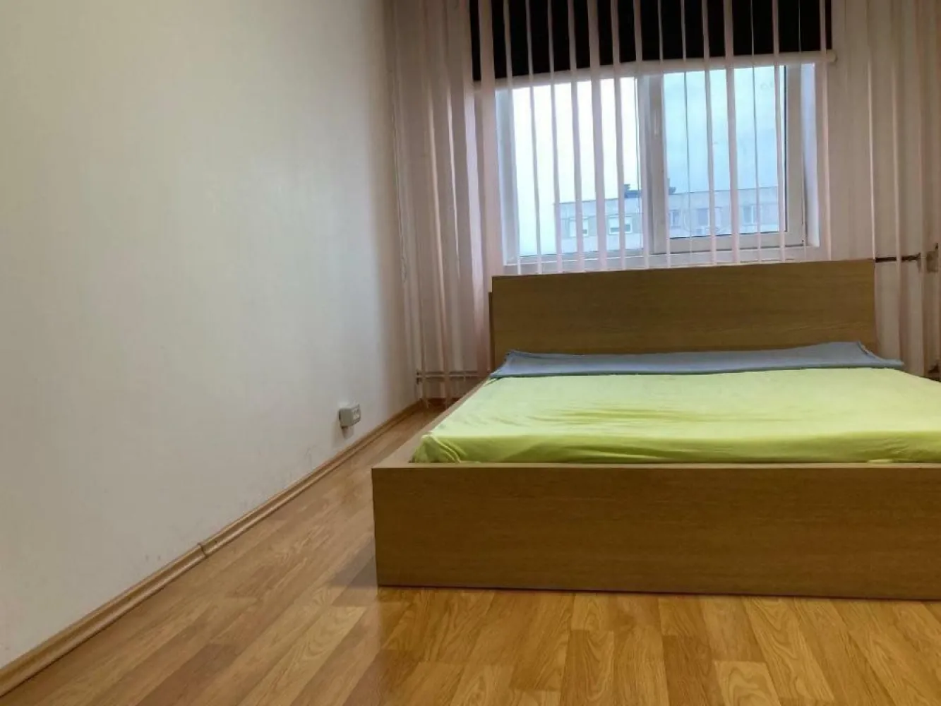 Apt 3cam renovat 69mp, dotat cu CT, AC , an 1985 etaj 7/8, mobilat