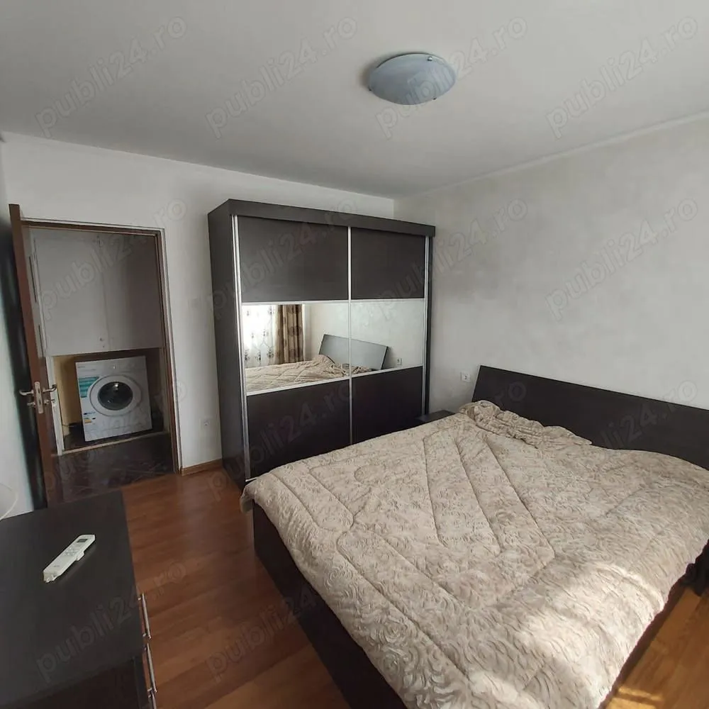 Inchiriez apartament 2 camere lângă parcul Drumul Taberei - Inchiriez apartament 2 camere decomandat, fix lângă intrarea în parcul Drumul Taberei, pe str. Topolovăț. Direct proprietar. Închiriere DOAR pe termen lung, fără animale de companie. Blocul are 2 lifturi, scara civilizată. Aparatamentul dispune de: aer condiționat, TV, frigider, aragaz nou cu cuptor electric, mașină de spălat, cuptor cu microunde, fierbător, aspirator, loc de depozitare, balcon închis.Distanta pana la STB- 3min, stație metrou - 9min. În zonă se află Auchan, Carrefour.Zonă liniștită, locuri de joacă pentru copii. Avans 1+1. Nu doresc colaborări cu agenții imobiliare.