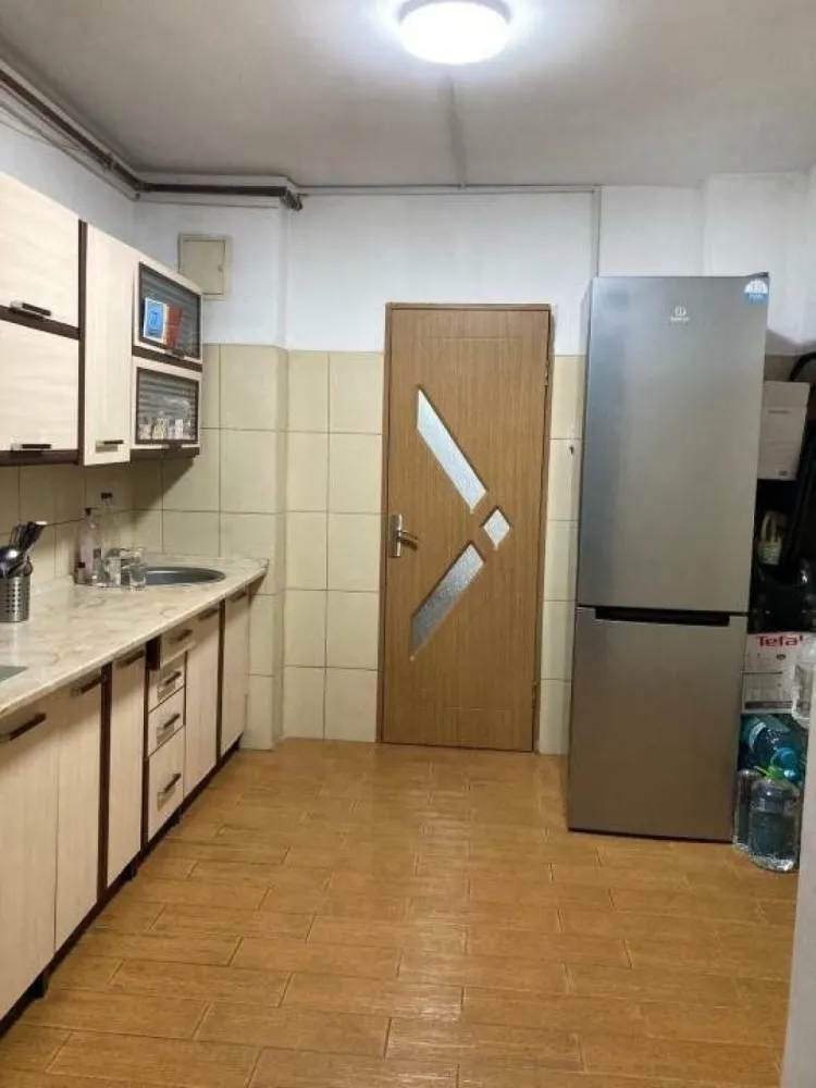 Apt 3cam renovat 69mp, dotat cu CT, AC , an 1985 etaj 7/8, mobilat