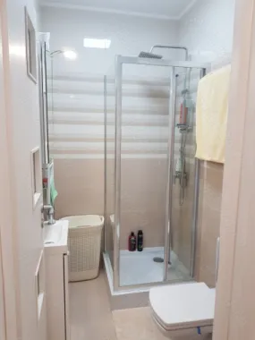 Apartament 3 camere, 80 mp utili, 2 locuri parcare, 2 bai, 2 balcoane