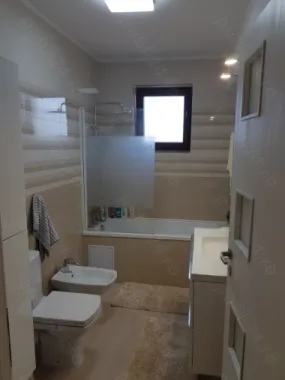 Apartament 3 camere, 80 mp utili, 2 locuri parcare, 2 bai, 2 balcoane