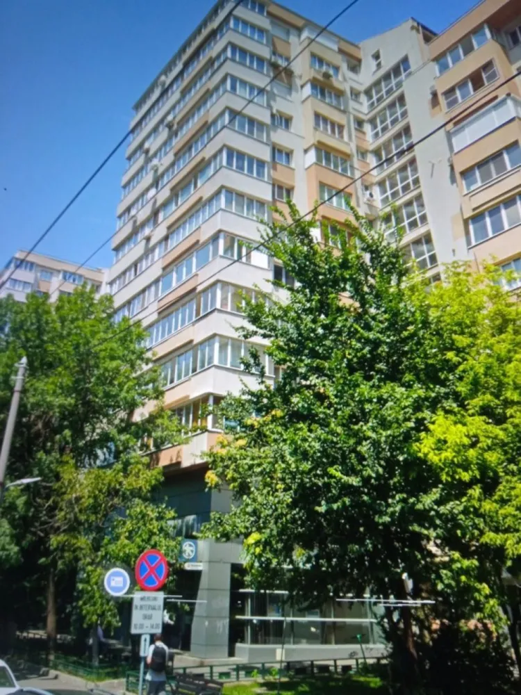 Apartament 3 camere semidecomandat - Apartament pe Bulevardul Iuliu Maniu. 14 aproape de Politehnica