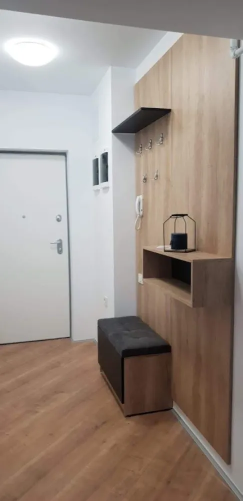 Inchiriez apartament 2 camere in complex 4 City North Pipera - Apartamentul este complet mobilat si utilat si dispune de loc de parcare suprateran.