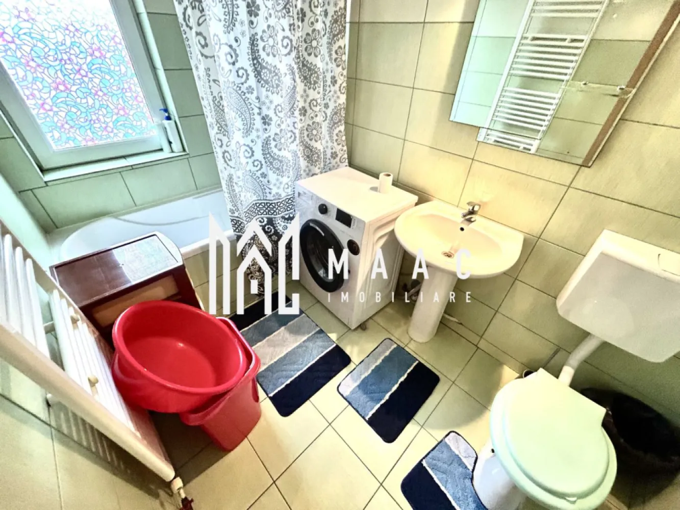 Apartament 4 camere | Mansardă | 65 mp utili | Vasile Aaron - Maac Imobiliare prezintă spre vânzare un apartament spațios situat la mansardă, în zona Vasile Aaron, într-un imobil cu mansarda construită în anul 2008. Locuința are o suprafață utilă de 65 mp și este compartimentată practic, astfel: Living luminos 3 dormitoare Bucătărie închisă, separată de living Baie cu geam mare, pentru lumină naturală și aerisire eficientă Apartamentul se află la etajul 5 (mansardă) și oferă un spațiu confortabil, potrivit atât pentru locuit, cât și pentru investiție. Pentru mai multe informatii specificati ID: CP2757410 }}