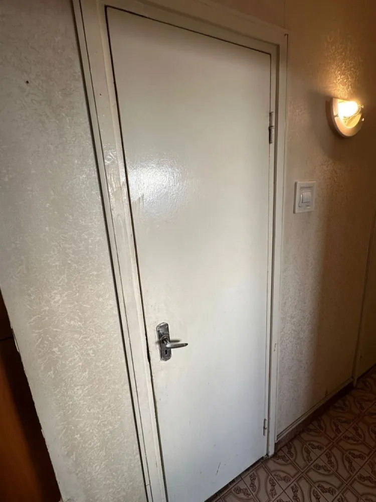 Apartament 3 camere decomandate - Apartament 3 camere Piața Sudului Berceni. Bloc recent anvelopat , tâmplărie termopan. Etaj 9 din 10, bloc cu 2 intrări și 2 lifturi. Disponibil imediat. Suprafata utila 63,4 mp. Balcon închis.