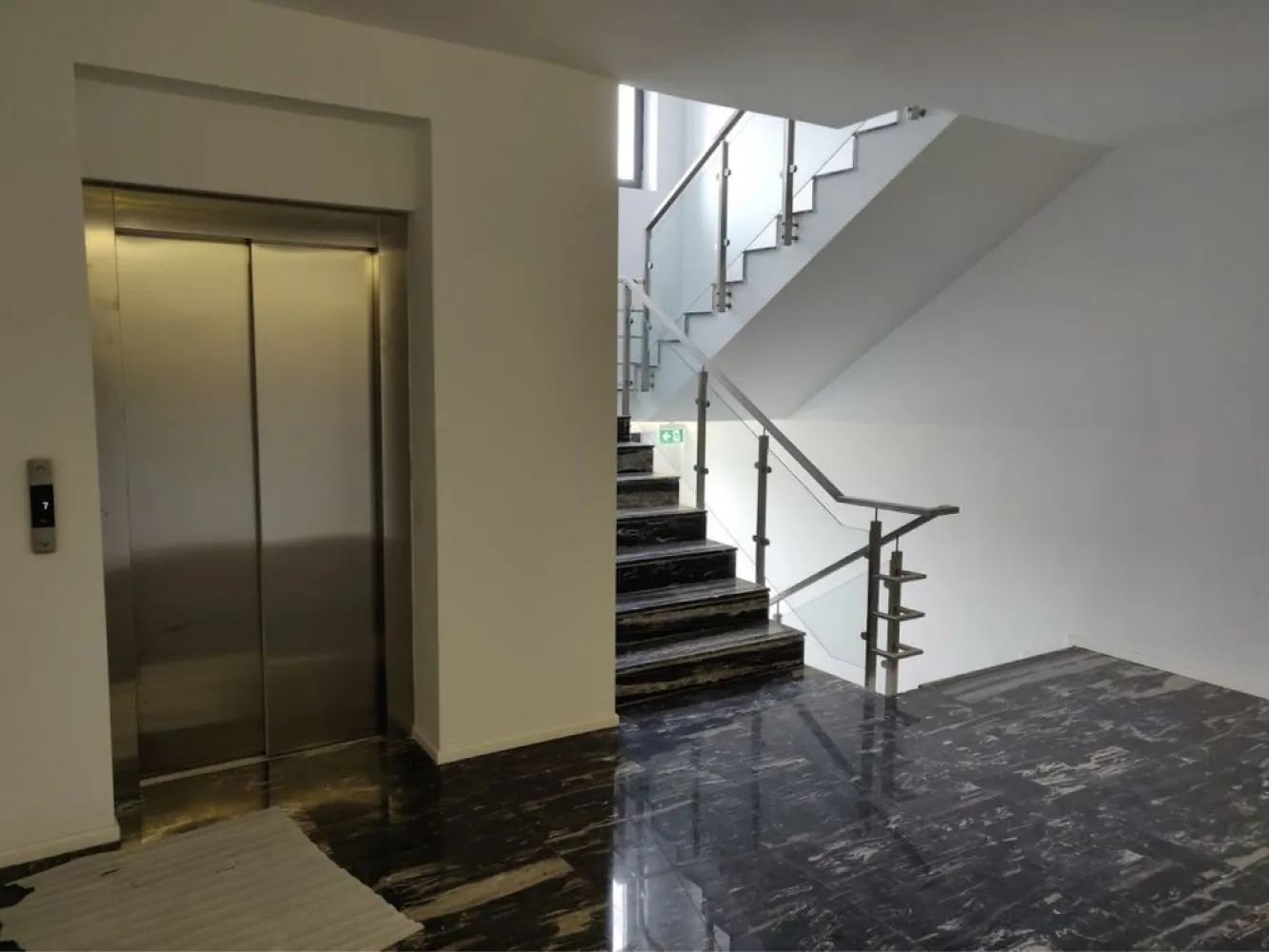 Inchiriez apartament 2 camere in complex 4 City North Pipera