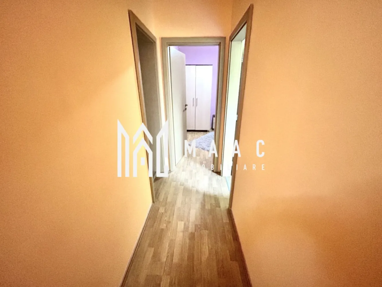 Apartament 4 camere | Mansardă | 65 mp utili | Vasile Aaron - Maac Imobiliare prezintă spre vânzare un apartament spațios situat la mansardă, în zona Vasile Aaron, într-un imobil cu mansarda construită în anul 2008. Locuința are o suprafață utilă de 65 mp și este compartimentată practic, astfel: Living luminos 3 dormitoare Bucătărie închisă, separată de living Baie cu geam mare, pentru lumină naturală și aerisire eficientă Apartamentul se află la etajul 5 (mansardă) și oferă un spațiu confortabil, potrivit atât pentru locuit, cât și pentru investiție. Pentru mai multe informatii specificati ID: CP2757410 }}