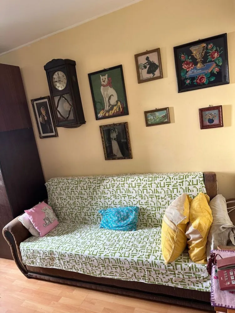 Apartament 3 camere decomandate - Apartament 3 camere Piața Sudului Berceni. Bloc recent anvelopat , tâmplărie termopan. Etaj 9 din 10, bloc cu 2 intrări și 2 lifturi. Disponibil imediat. Suprafata utila 63,4 mp. Balcon închis.