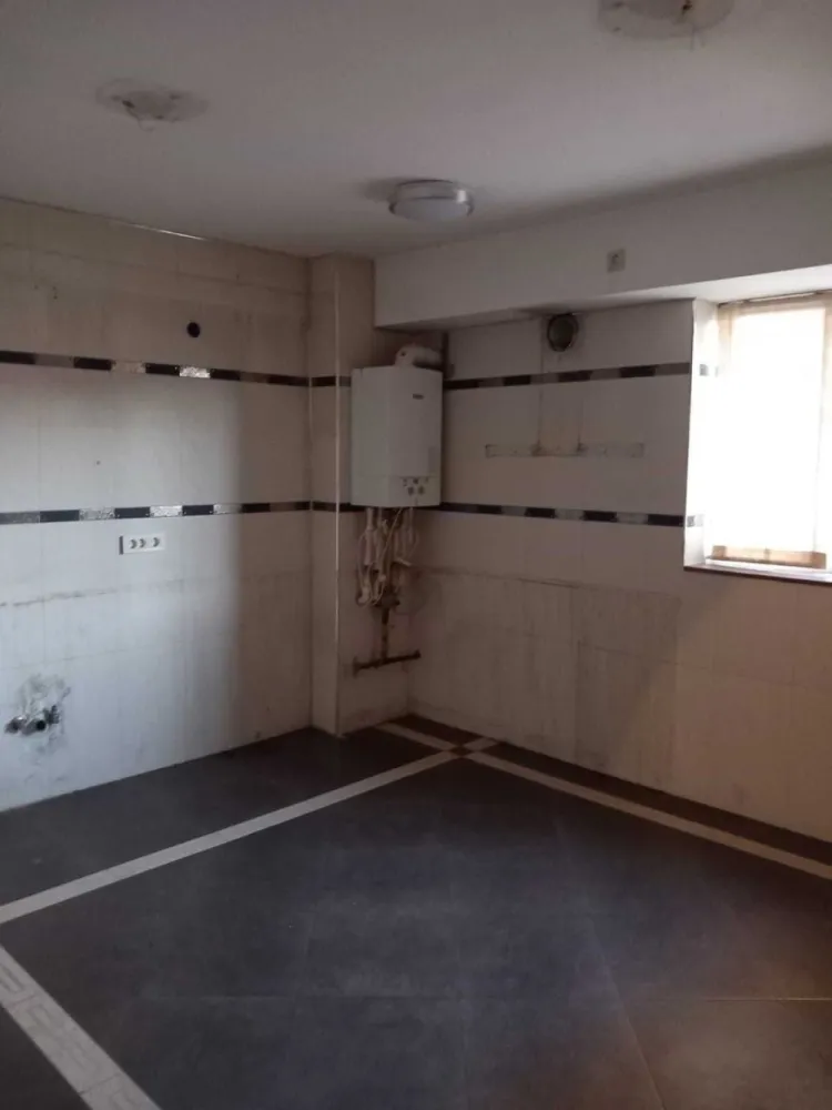 Vand ap 3 camere - Vand apartament 3 camere Nerva Traian zona centrala etaj 1/8 bloc din 2000,vedere spate lateral cu imbunatairi,centrala etaj 1/8, Pret redus de la 198.000 la 185.000 euro Ideal investitie !
