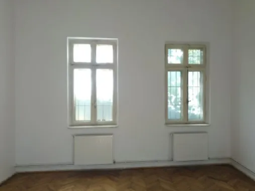 Inchiriez casa la curte in centru,zona Foisorul de Foc
