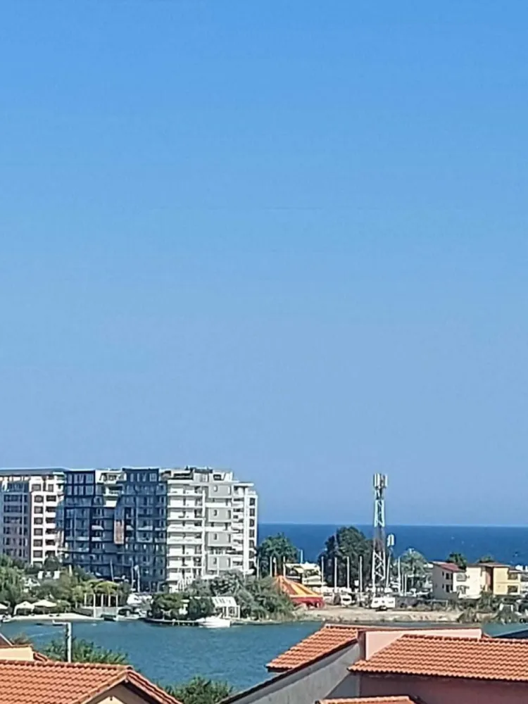 Proprietar , vand sau schimb garsoniera Mamaia Nord - Vand sau schimb garsoniera , an constructie 2016, utilata si mobilata , bloc curat , vecini foarte draguti Dintre facilitati enumar: -loc de parcare -boxa -38 mp utili -mobilata :canapea , pat ,sifonier, mobila bucatarie, saltea -toate noi de la Dedeman -masa si scaune -TV -frigider -masina de spalat -aer conditionat Zona: strada M17, Mamaia Sat-Navodari, pe marginea lacului , priveliste deosebita catre lac si mare , fara posibilitatea de a se obtura vederea de alte blocuri in constructie Accept si schimb cu garsoniera Bucuresti , minim 30 mp ,intr -o zona buna. Pentru mai multe info va rog apel la 07*********19.Nu raspund la mesajele de pe olx decat rar din lipsa timpului.Multumesc