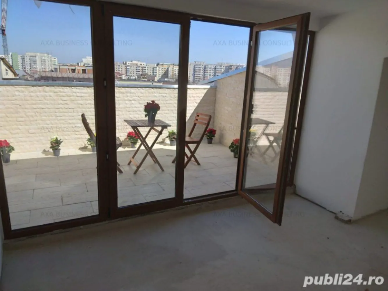 Dacia-Eminescu-Penthouse cu vedere panoramica - DACIA-Eminescu, Penthouse-mansarda, suprafata construita 105mp.suprafata utila 90mp; vedere panoramica, terasa mare+balcon, centrala termica proprie. bloc cu lift, constructie 2013, curte, posibilitate garaj;; pret: 180.000euro;