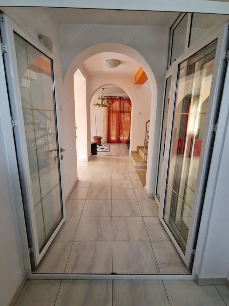 Persoana fizica vand vila zona Bucium - 240mp suprafata utila 820mp suprafata teren Garaj beci terasa spatioasa Mai multe detalii in privat