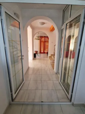 Persoana fizica vand vila zona Bucium