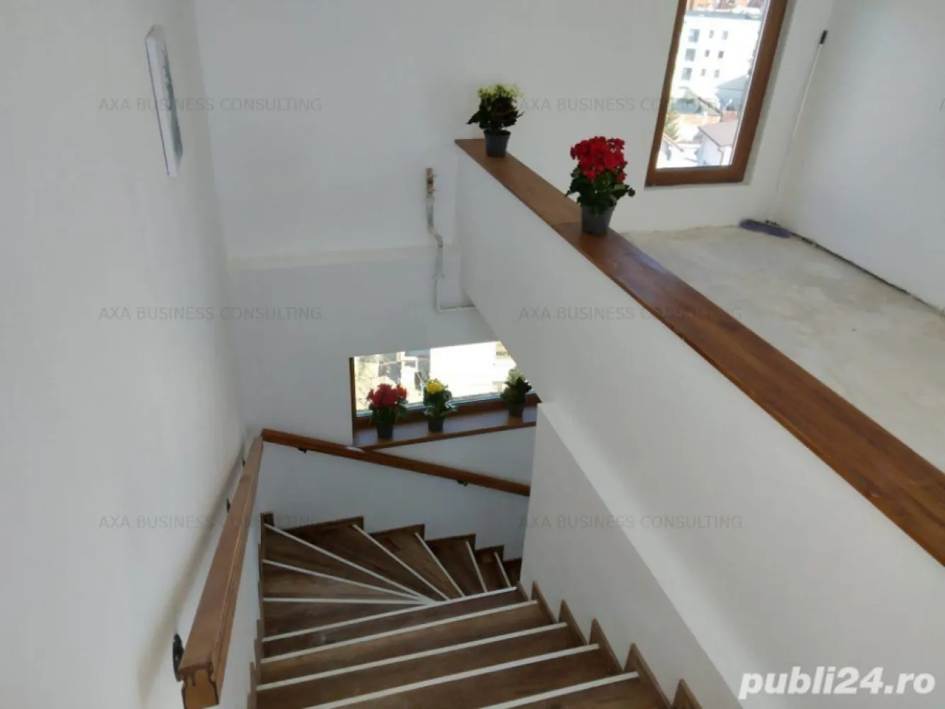 Dacia-Eminescu-Penthouse cu vedere panoramica - DACIA-Eminescu, Penthouse-mansarda, suprafata construita 105mp.suprafata utila 90mp; vedere panoramica, terasa mare+balcon, centrala termica proprie. bloc cu lift, constructie 2013, curte, posibilitate garaj;; pret: 180.000euro;