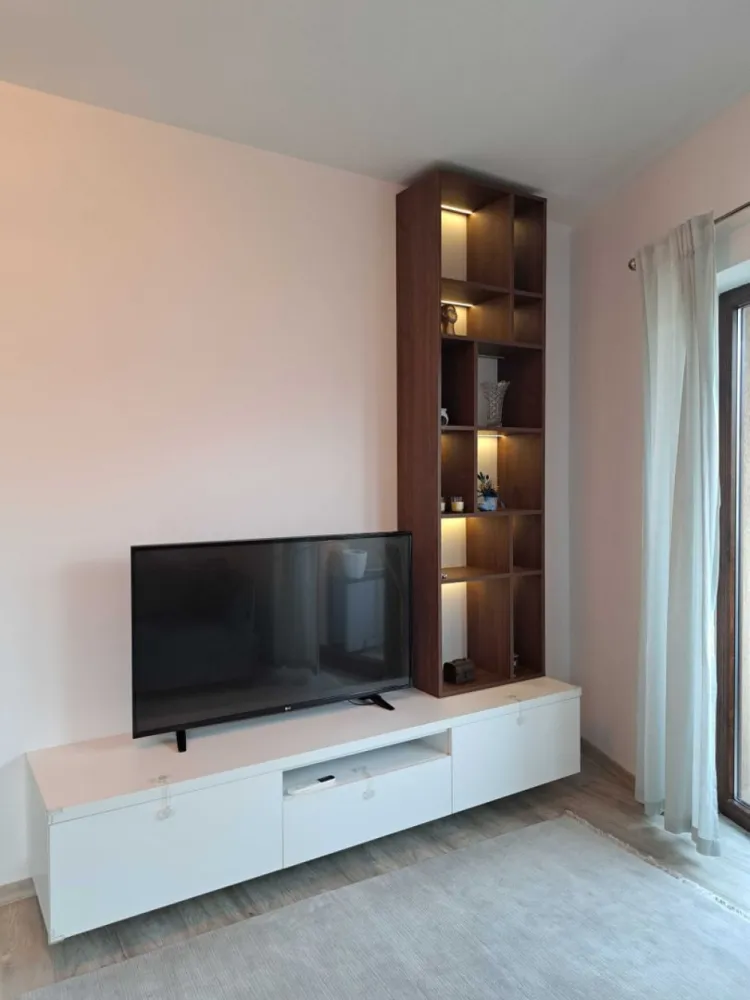 Proprietar vand ap 3 camere+parcare Titan/Nicolae Grigorescu/Parc IOR - Proprietar vand apartament 3 camere, etaj 3 din 5 in Titan, adresa: Aleea Fizicienilor 2B , cu urmatoarele caracteristici: - bloc nou 2020, zona verde, langa Mall, parc IOR, piata M Ambrozie; - Metrou Nicolae Grigorescu (5 min); - centrala propie; - lift; - loc de parcare acoperit( in proprietate/cu bariera); - apartamentul se vinde mobilat si utilat; - 2 unitati AC; - masina spalat vase - masina de spalat rufe cu uscator Nu colaboram cu agentii imobiliare.,