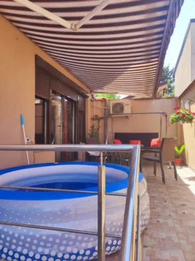 Ap 3 camere,curte, terasă vilă Dămăroaia