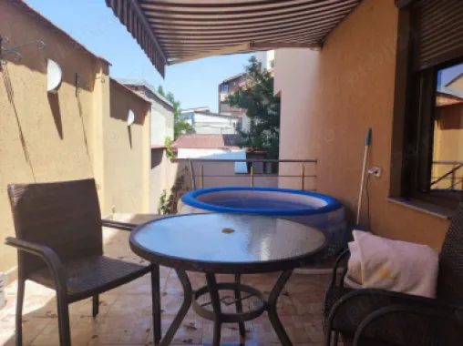 Ap 3 camere,curte, terasă vilă Dămăroaia
