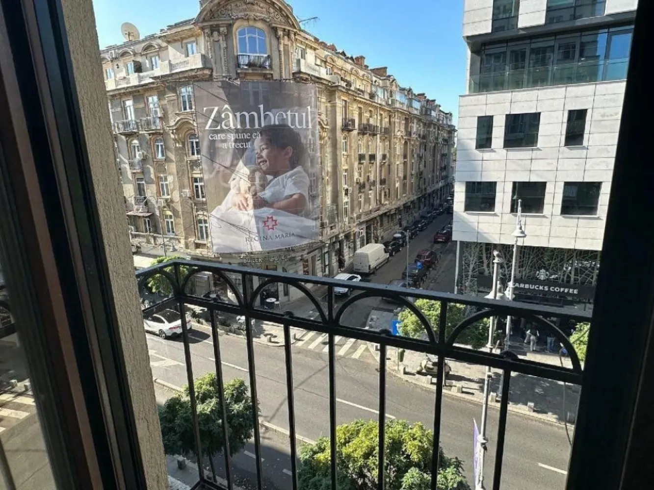 Apartament de vanzare 3 camere Calea Victoriei! - Proprietar ofer spre vanzare apartament pe Calea Victoriei! Locuinta a fost proaspat renovata, totul este nou, instalatie electrica refacuta! Etaj: 3 Suprafata utila: 90 mp Suprafata totala: 106.37 mp
