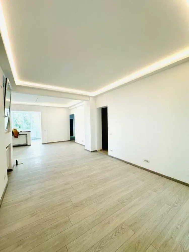 Apartament de vanzare 3 camere Calea Victoriei!