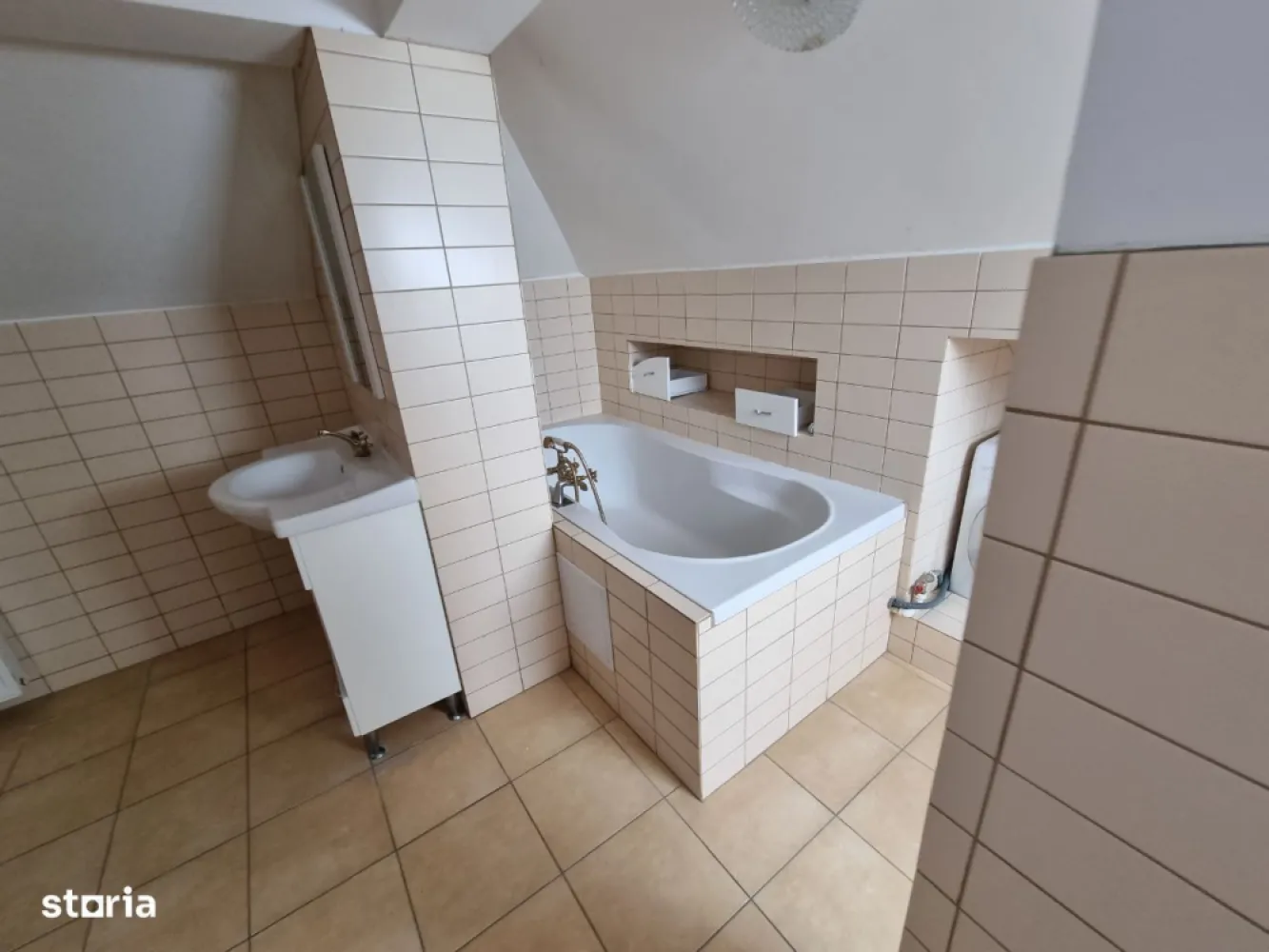 Chirie sau Vânzare - Vila Mare 3 Apartamente + Buncăr – Privat Afacere