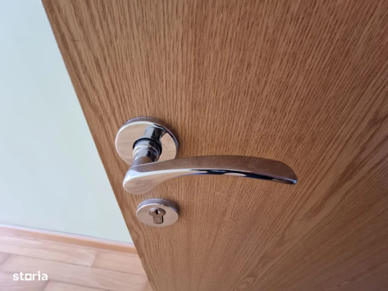 Chirie sau Vânzare - Vila Mare 3 Apartamente + Buncăr – Privat Afacere