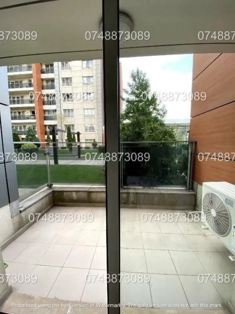 Ap 3 Camere Incity Residence Tip A - Proprietar, vand un apartament modern cu 3 camere, situat în complexul exclusivist InCity Residence, pe Calea Dudeşti nr. 188. Imobilul este amplasat într-un bloc cu 17 etaje, construit în anul 2009, iar apartamentul se află la parter. Caracteristici apartament: Suprafaţă utilă: 102 mp + balcoane aprox 13mp Compartimentare: Decomandat Camere: 3 Băi: 2 Balcoane: 2 balcoane ideale pentru relaxare Încălzire: Centrală termică bloc Facilităţi ale complexului şi zonei: Transport: Metrou Dristor 1 la doar 7-8 minute de mers pe jos, tramvai şi staţii STB în apropiere Fitness şi relaxare: Sală de fitness la parterul blocului alaturat, multiple spaţii verzi şi locuri de odihnă Comodităţi: McDonald's şi diverse magazine, farmacii şi spital în apropiere Educaţie: Şcoala gimnazială nr. 80, grădiniţe şi licee în zonă Restaurante şi divertisment: Diverse opţiuni de restaurante în imediata vecinătate Avantaje suplimentare: Siguranţă: Complexul dispune de pază permanentă şi acces controlat Acces facil: Loc dublu de parcare disponibil spre vanzare Preţ: 240.000â‚Ź (vândut pe SRL 200+TVA) Pentru mai multe detalii şi programări la vizionare, vă rugăm să ne contactaţi.