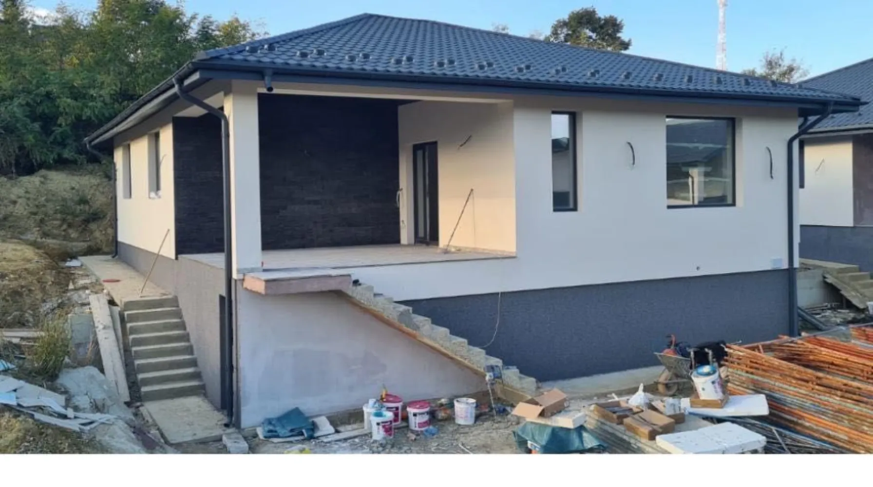 Casa de vanzare Tomesti - Vă oferim spre vinzare case moderne la asfalt pe plan partier intrun complex de 8 . Trei vile partier+etaj deja finalizate si 5 in curs de construire cu posibilitate de modificare dupa preferințele cumpărătorului cu finalizare pe sfirsitul anului 2024 toate construite pe o suprafață de 505 mt si cu acces privat pe drum de 7 mt latime .Casele vor fi imprejmuite si cu acces la toate utilitățile.Pt orice informație vă rugăm să ne contactați.Va așteptăm la vizionare.