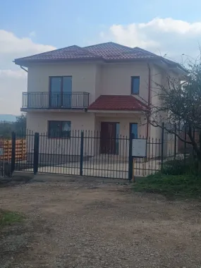 Casa P+E ,140 mp utili,451 mp teren, Hlincea,MUTARE IMEDIATA.