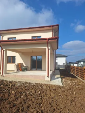 Casa P+E ,140 mp utili,451 mp teren, Hlincea,MUTARE IMEDIATA.