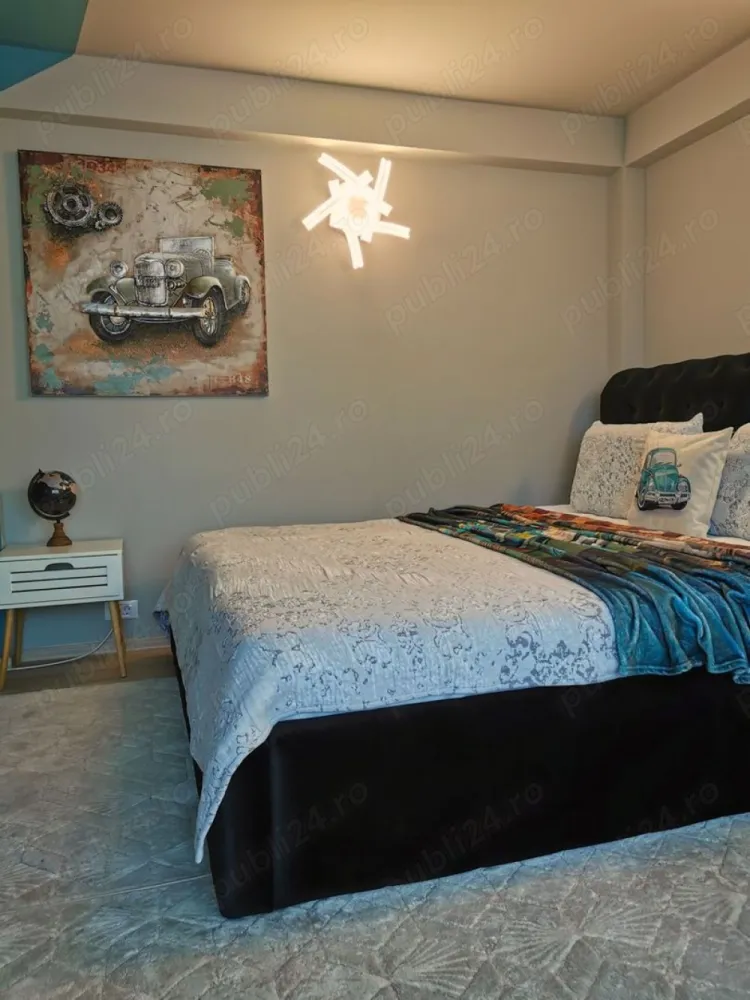 Pensiune Ultracentrala IASI - ROI 10 ani - Se vinde pensiune ultracentrala in IASI. Categoria 3 stele. Formata din: - 8 camere de cazare intre 15 si 60 mp - Apartament tip PENTHOUSE 100mp + terasa 110 mp Total SU: 400mp + terasa 110 mp + foisor 8mp Toate camerele sunt dotate cu mobilier nou, facut la comanda, bucatarie, dulap, baie proprie cu dus tip walk-in. Return of Investment: 