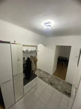 Vând apartament