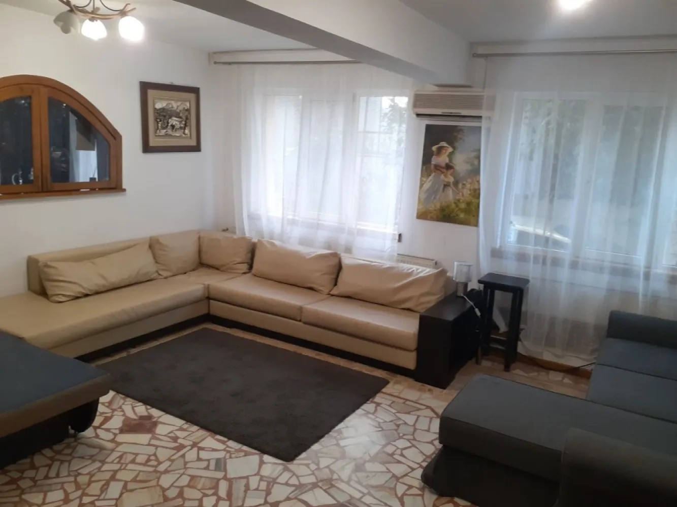 Bucurestii Noi, Sf. Gheorghe Podului vila vanzare - Bucurestii Noi 300 m statie metrou Straulesti 2 min. vila vanzare teren 500 mp, 900 mp construit 3 apartamente in vila cu intrari separate b+p+2et+m are 2 intrari din 2 strazi diferite apa gaze curent 220V++380V DE VANZARE Bucurestii noi vila de vanzare teren 500 mp 900 mp construit 3 apartemente in vila cu intrari separate B+P+2Et+M VILA are doua 2 intrari din 2 strazi diferite apa gaze curent 220V-380V trifazic centrala garaje si locuri de parcare beci 3 terase mari Chiosc Gradina cu Gazon si ghivece cu flori- situata in zona linistita fara trafic intens cartier de vile si case cu strazi asfaltate market-uri in zona Careffour Lidel Mega Image -- Strand Plaja Verde - STATIE de Metrou LA COLTUL STRAZI la 300 ml --- Parter finalizat + 1 et la un ap finalizat -- etajele in stadiu de finisare -- - Aveti Acces catre Centru, Baneasa, Otopeni, Aviatiei, Herastrau, Damaroaia, Pajura, Chitila, Jiului, Grivitei, ! Mai-Ion Mihalache, Domenii, PRET = 1.150.000 Euro - NEGOCIABIL Usor -- TEL - 0721339995 /// 0747176811
