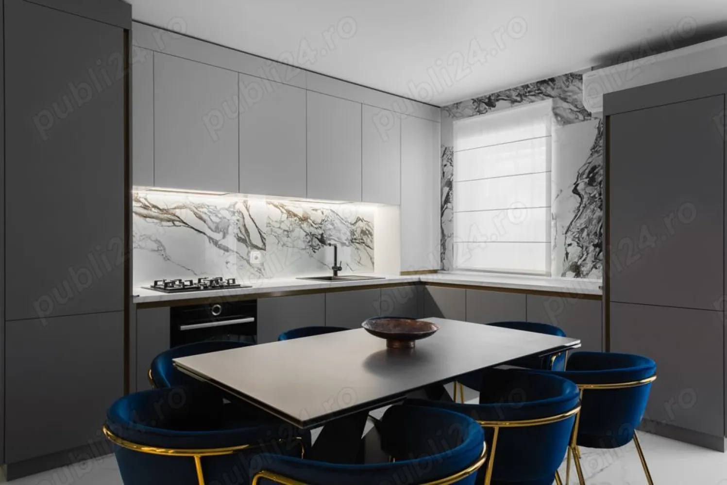 Vând apartament 3 camere complet mobilat și utilat - Vând apartament cu 3 camere,în sectorul 4,București. Ca și punct de reper pe strada cu Dedeman de pe sos. Giurgiului,complex Aria City. Este P+3. Este complet mobilat și utilat, beneficiază de sistemul smart house care m a costat 15 mii de euro. Încălzire în pardoseala,centrala proprie,2 băi,una cu cabina de dus,iar cealaltă cu cadă.Apartamentul se afla la parter,având o suprafața utila de 80 de metri pătrați. În prețul afișat intra și un loc de parcare. Are curte proprie,dimensiunea de 80 de metri patrati,care dispune de un frumos pavilion. Mai multe detalii la telefon.