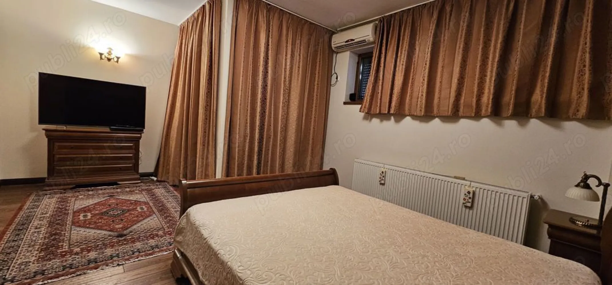 PIPERA zona Jollie Ville, 3 camere, zona de vile - PIPERA, 3 camere lux, 120 mp, et 2 din 3, vedere pe 2 parti, decomandat, 2 balcoane, apartament luminos, rulouri exterioare, lift, loc parcare in garaj subteran separat 15000 EUR, curte interioara, complet mobilat si utilat, zona Sunflower, Drumul Potcoavei. Ocazie pentru investitie (chirie 800-1000 Eur luna).