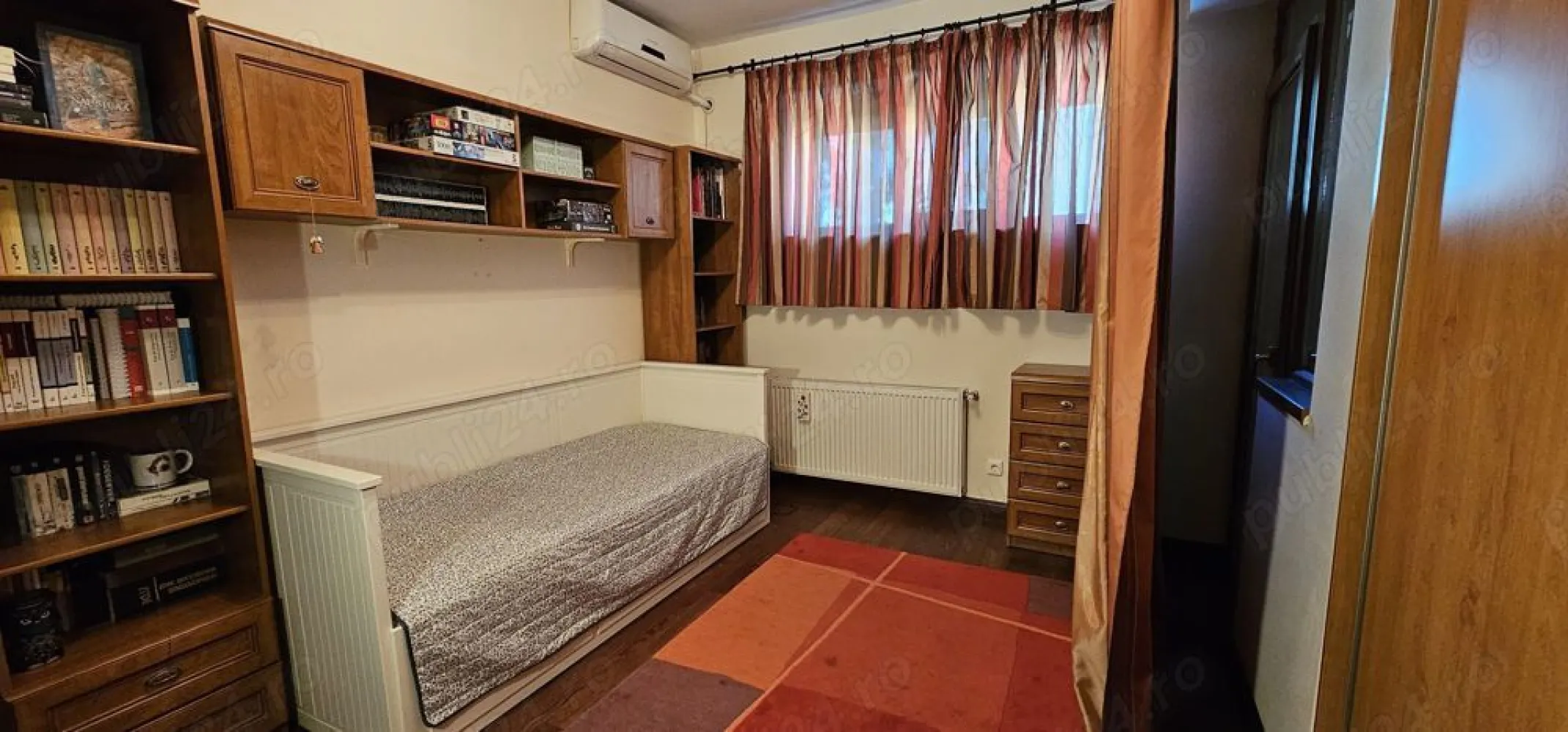 PIPERA zona Jollie Ville, 3 camere, zona de vile - PIPERA, 3 camere lux, 120 mp, et 2 din 3, vedere pe 2 parti, decomandat, 2 balcoane, apartament luminos, rulouri exterioare, lift, loc parcare in garaj subteran separat 15000 EUR, curte interioara, complet mobilat si utilat, zona Sunflower, Drumul Potcoavei. Ocazie pentru investitie (chirie 800-1000 Eur luna).