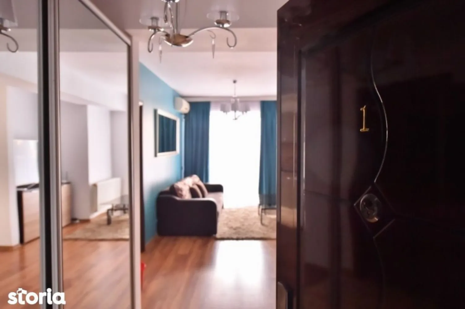 Apartament de vanzare 2 camere , Summerland, Mamaia - Apartament situat pe malul marii , situat in Summerland, zona de maxim interes pentru o investitie. Are vedere laterala la mare, este compus din dormitor , zona de living,hol, bucatarie, 2 bai si terasa generoasa. Este situat la etajul 1 , in blocul cu Bar Pasticeria.