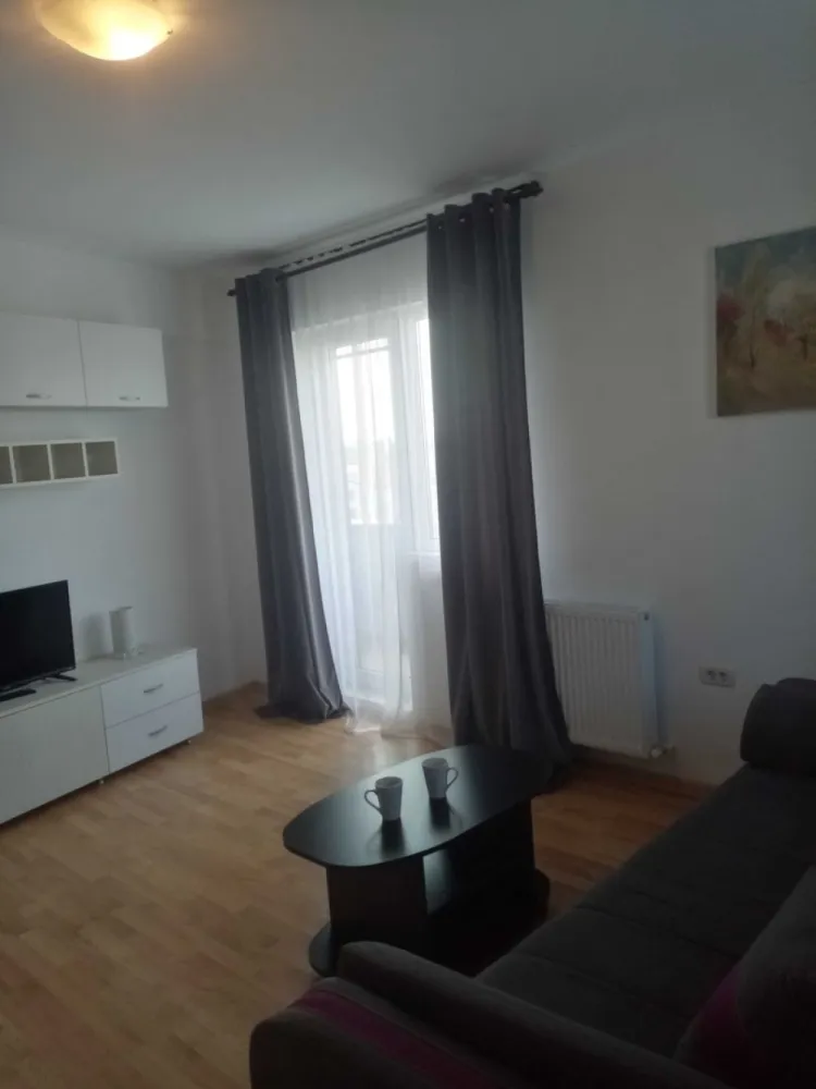 Proprietar -Vând apartament spațios la mare