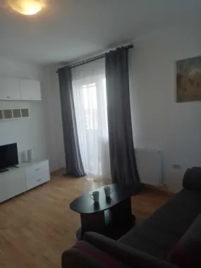 Proprietar -Vând apartament spațios la mare
