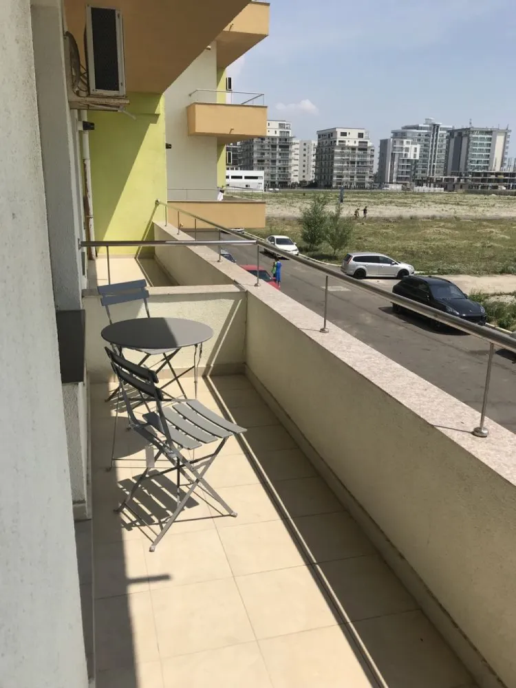 Apartament Mamaia Summerland - Apartament 2 cam , Vedere la Mare .loc de parcare.Bloc cu lift Schindler . La doar 100 metri de plaja Apartamentul este format din living open space cu canapea extensibila, bucatarie si baie utilate complet, dormitor cu pat matrimonial ( acces la balcon din dormitor si din living) , terasa cu vedere la mare de 8 m2 , amenajat si dotat , modern si curat dispune de urmatoarele dotari : -Centrala pe gaz - TV smart ( living si dormitor) - cablu tv - Internet - aer condiționat - frigider - plită - masina de spalat rufe - cuptor cu microunde - filtru pentru cafea - prajitor paine . Ideal investitii , inchiarat pe sezon estival si nu numai . Mai multe detalii la telefon