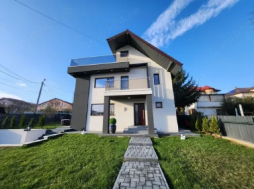 Vindem casă cu terasă lângă hanul Trei Sarmale