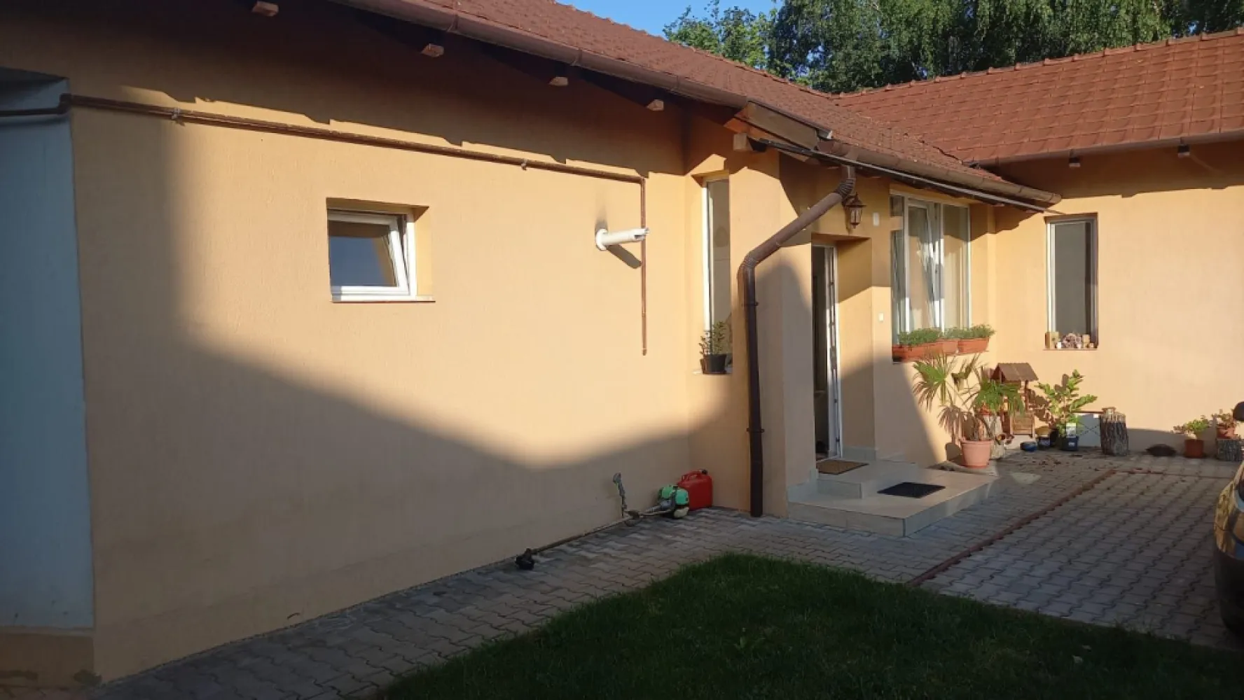 Ag EUROPA vinde casa individuala 4 cam 8 ari zona TITULESCU. - Agenția EUROPA vinde casa individuala cu 4 camere și teren 8 ari în zona TITULESCU.