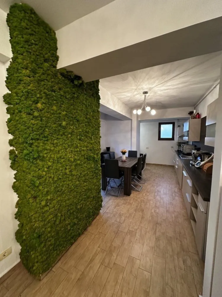 Apartament Damaroaia 3 camere 101 utili parcare subteran+Boxa Direct Proprietar - Blocul are 4 etaje + lift. Apartamentul se vinde mobilat (intreaga mobila de bucatarie a fost achizitionata de la Kika si este in stare perfecta, dormitoare plus dressingurile (care au fost facute custom made), paturile, plus aparatele de AC, hota bucatarie, etc) Apartamentul se vinde impreuna cu locul de PARCARE subteran (subsol) plus BOXA, aferenta apartamentului, toate in acelasi pret de 239.999 euro. Ma puteti contacta direct pe numarul meu de telefon:
