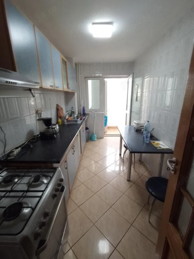Bulevardul Unirii nr 47 - Bulevardu Unirii nr.47, intersectie cu strada Anton Pan, bloc 1998, vanzare apartament 3 camere confort 1 decomandat, etaj 1 din 7, suprafata utila 73,12, suprafata totala cu balcoane 81,50mp, 2 grupuri sanitare , 2 balcoane, intrare usa metalica, contor gaze, interior usi lemn masiv, gresie, faianta, parchet masiv stejar, termopan aluminu, 1 Loc parcare.