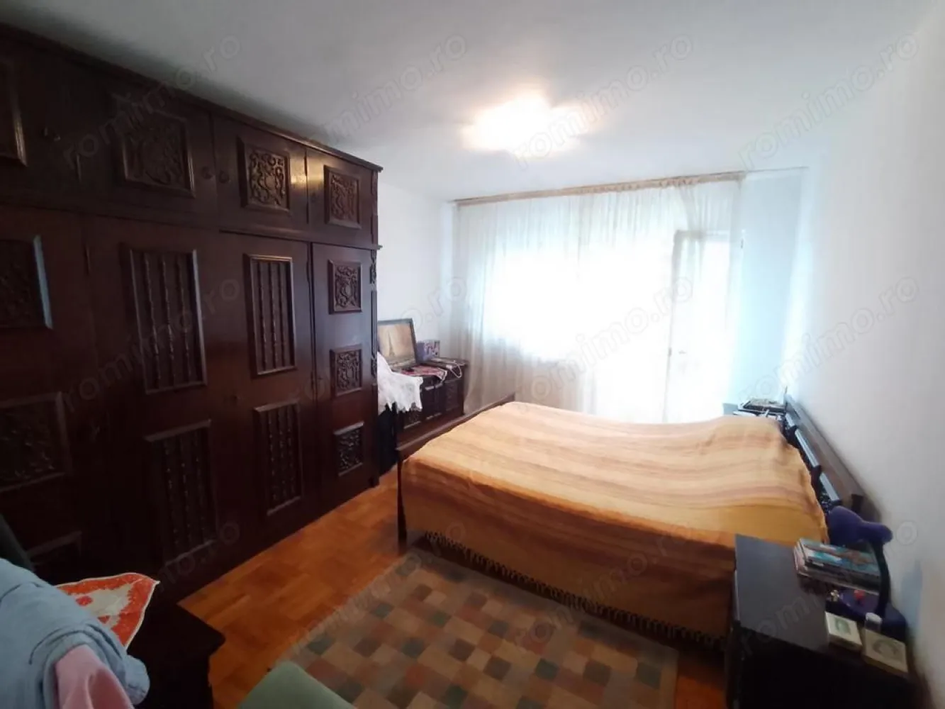 Bulevardul Unirii nr 47 - Bulevardu Unirii nr.47, intersectie cu strada Anton Pan, bloc 1998, vanzare apartament 3 camere confort 1 decomandat, etaj 1 din 7, suprafata utila 73,12, suprafata totala cu balcoane 81,50mp, 2 grupuri sanitare , 2 balcoane, intrare usa metalica, contor gaze, interior usi lemn masiv, gresie, faianta, parchet masiv stejar, termopan aluminu, 1 Loc parcare.