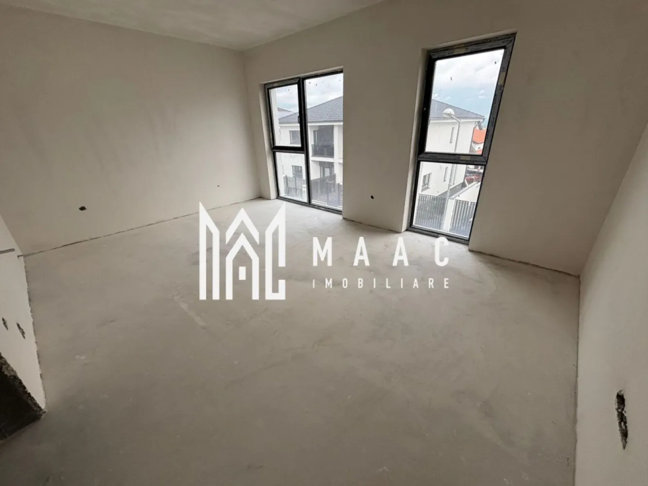 Casă tip duplex | 114 mp utili | 200 mp teren | Intabulată | Calea Cisnădiei - Se oferă spre vânzare casă tip duplex intabulată, cu o suprafață utilă de 114 mp și teren de 200 mp (curte liberă 130 mp). Compartimentare: Parter: hol, living cu zonă de luat masa, bucătărie, baie Etaj: 3 dormitoare, baie, balcon Predare: Exterior la cheie: gard, poartă și curte amenajată Stadiu alb: încălzire în pardoseală la parter, tâmplărie PVC cu geam tripan Prețuri: 150.000 € – la stadiul de alb 165.000 € – la cheie Pentru mai multe detalii și programarea unei vizionări, menționați telefonic ID: CP2750287 }}