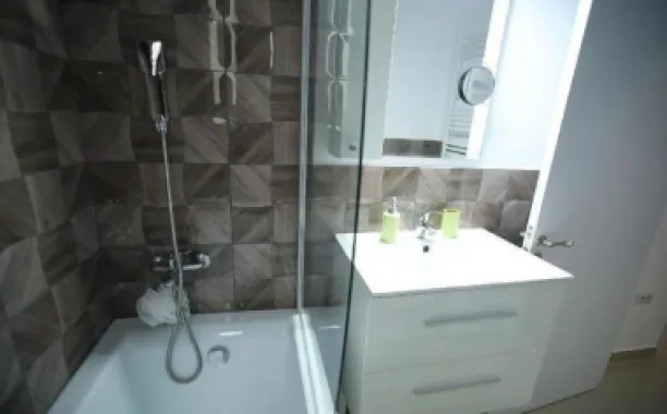Apartament 2 cam. 45 mp utili et. 4/5 An 2017 Mamaia nord aproape de plaja